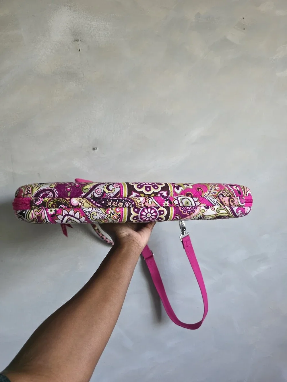 Very Berry Paisley Vera Bradley Quilted Cotton Hard Shell Laptop Messenger Bag
